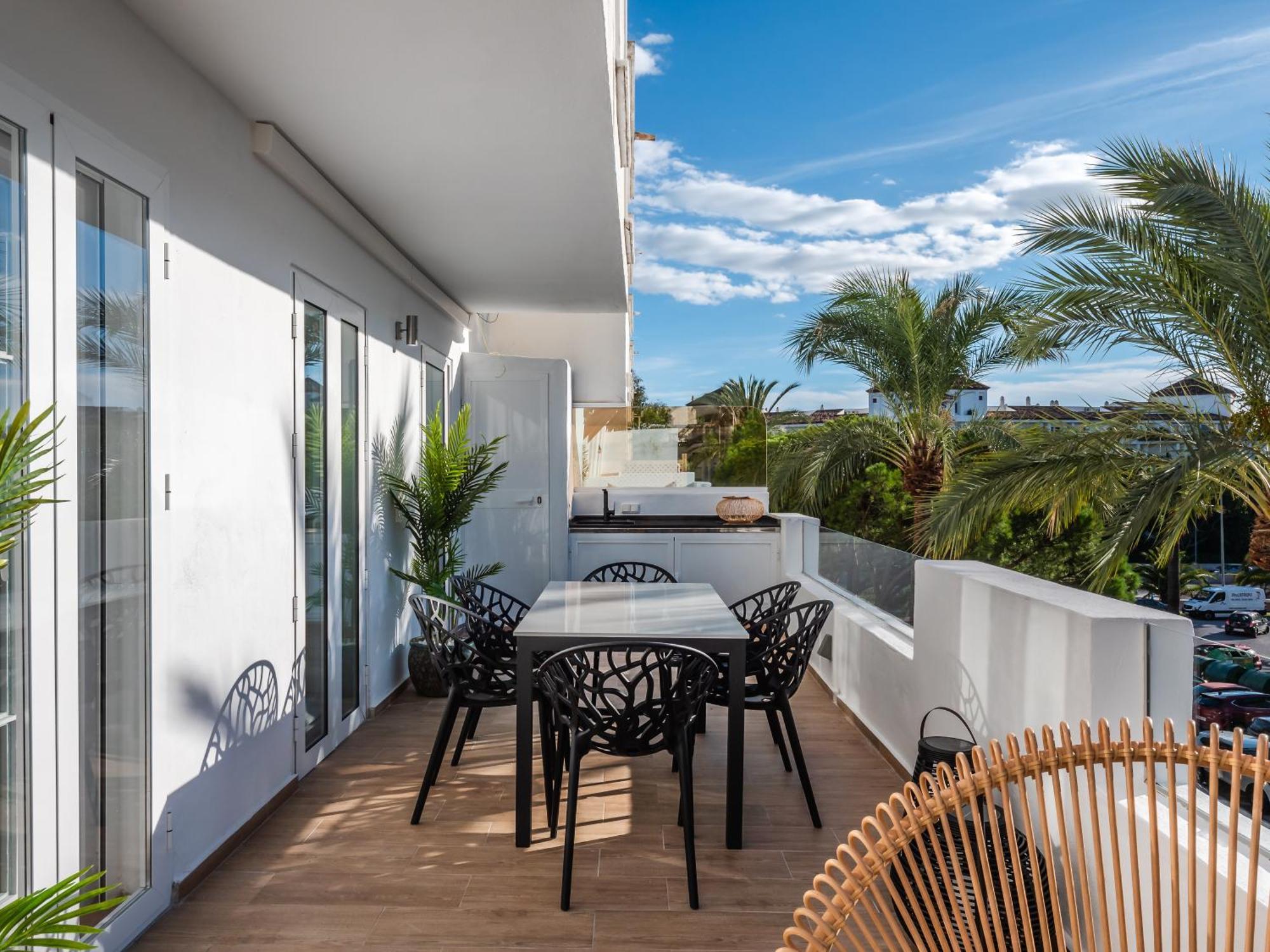 3 Bdrm Stylish Apt W Pool In Puerto Banus Marbella Eksteriør billede