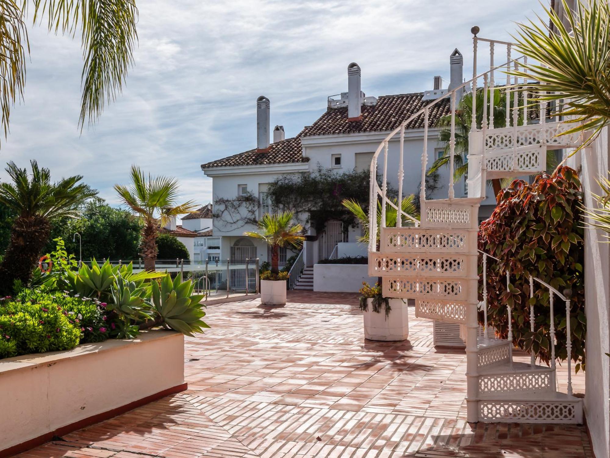 3 Bdrm Stylish Apt W Pool In Puerto Banus Marbella Eksteriør billede